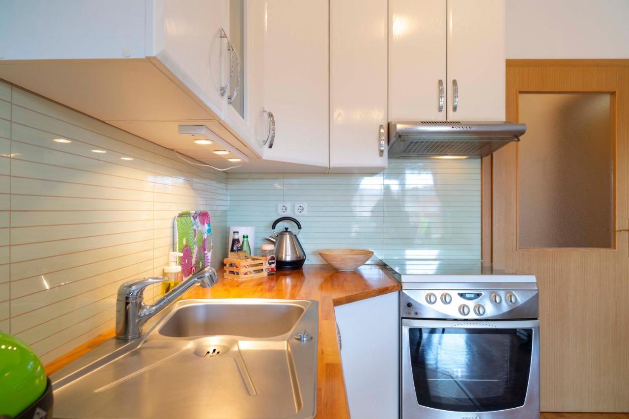 Apartman Adriatic Sea Promajna Ngoại thất bức ảnh