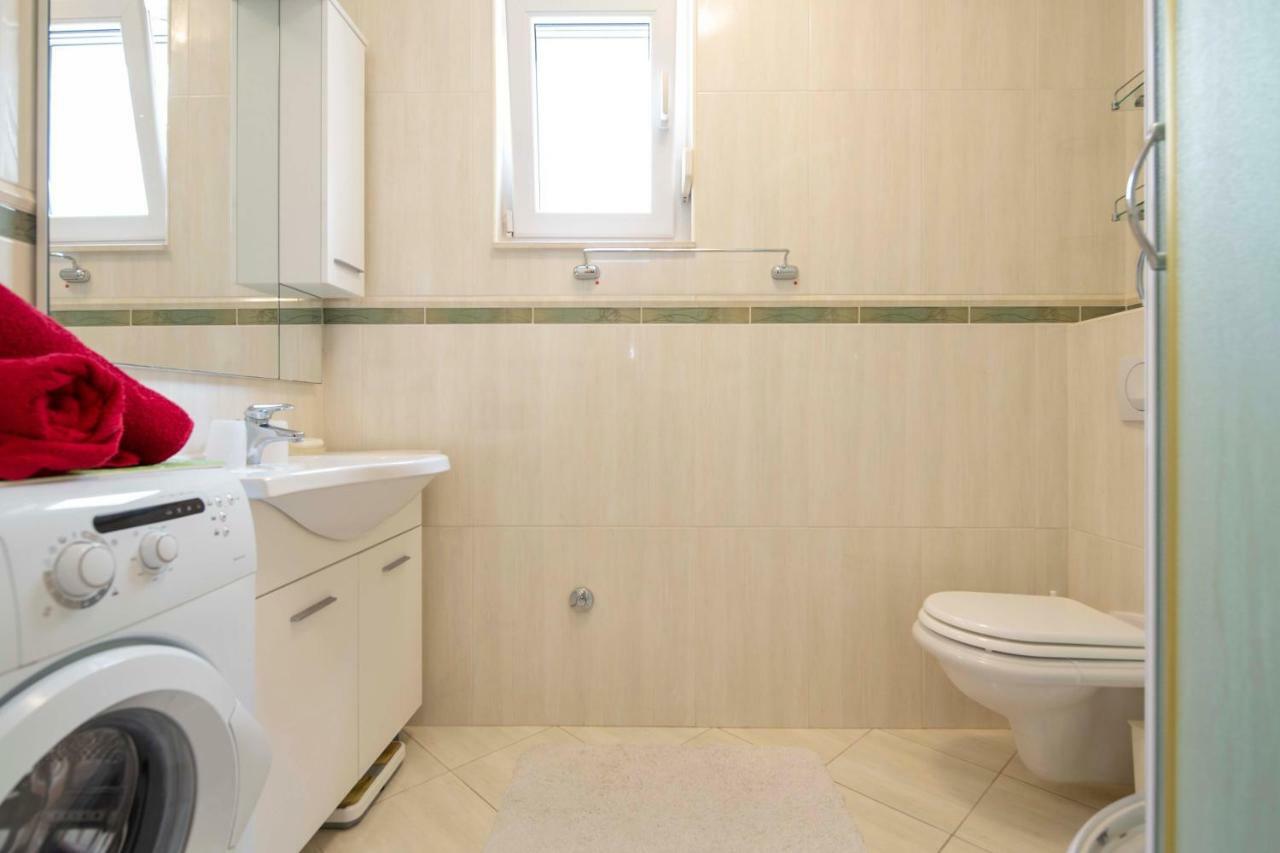 Apartman Adriatic Sea Promajna Ngoại thất bức ảnh