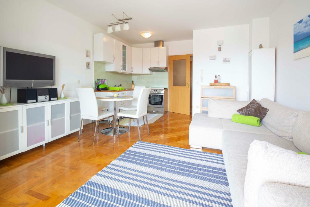 Apartman Adriatic Sea Promajna Ngoại thất bức ảnh